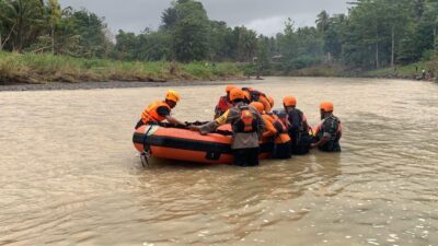 Warga Majene Hilang Terseret Arus Sungai Mosso, Pencarian Hari Pertama Masih Nihil